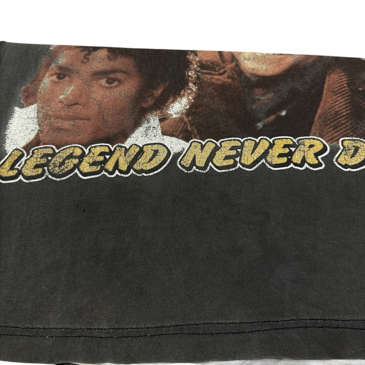 【MICHAEL JACKSON】マイケル・ジャクソン "LEGEND NEVER DIES" Tシャツ