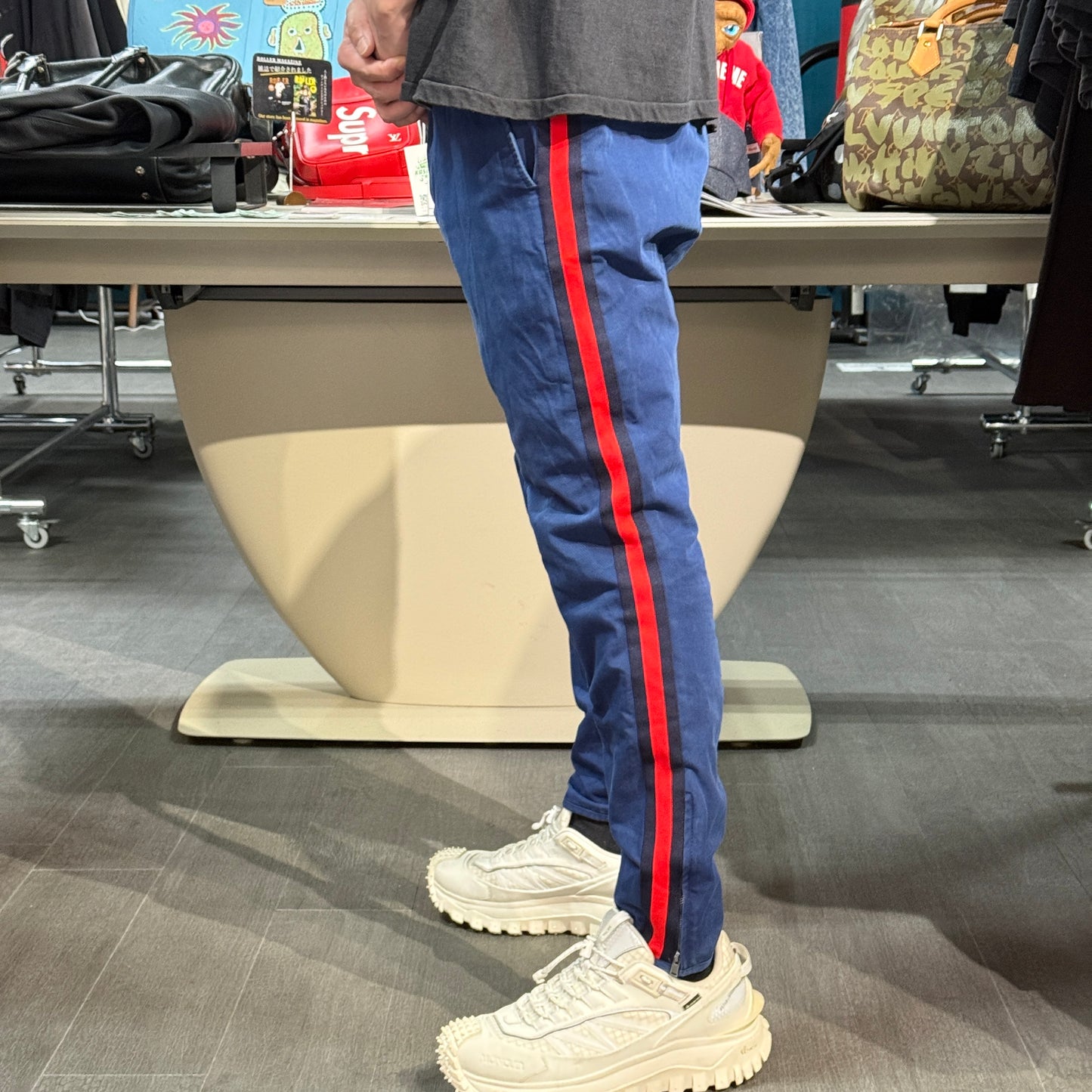 【GUCCI】サイドストライプ ロイヤルブルーパンツ
