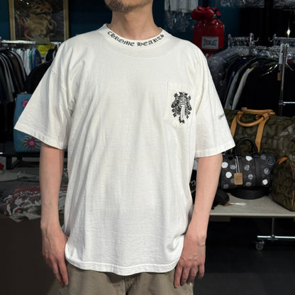 【CHROME HEARTS】オールドネックロゴ "Vine Dagger" ポケット Tシャツ