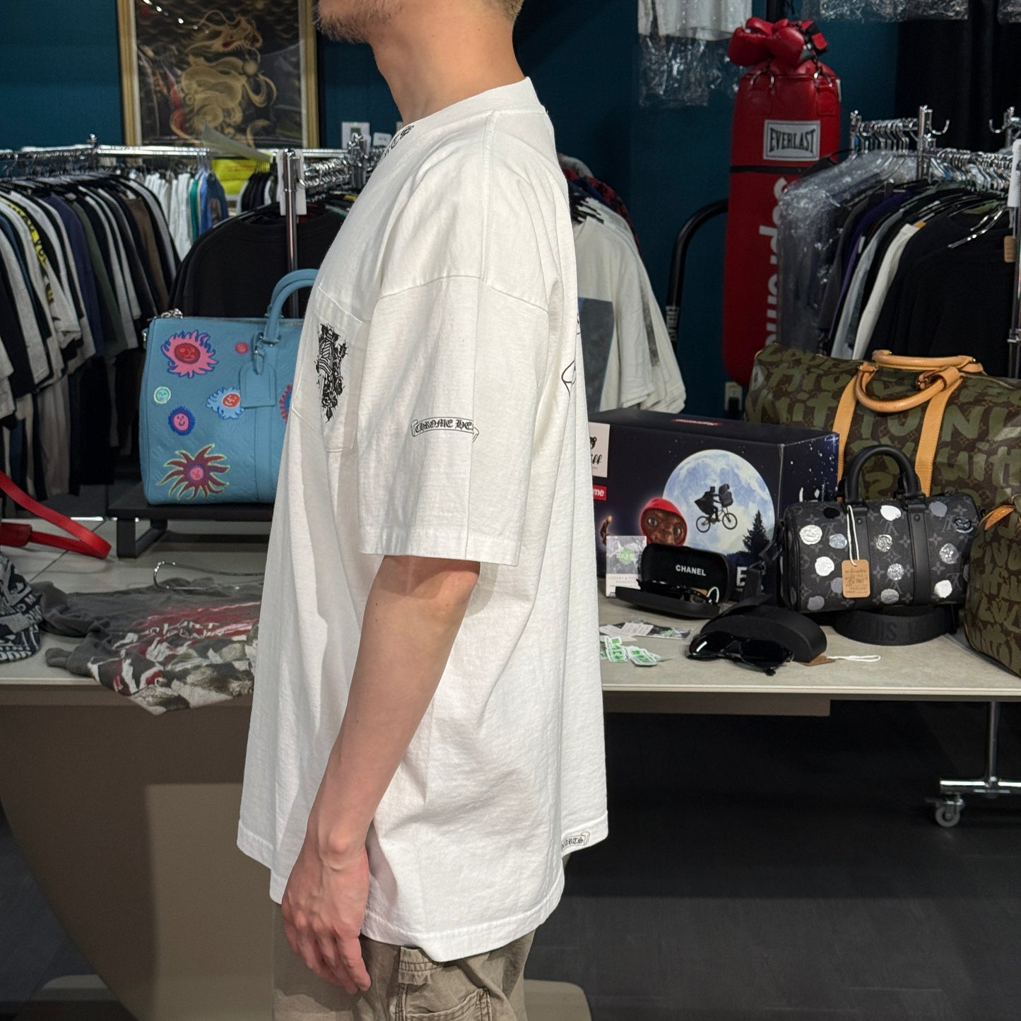 【CHROME HEARTS】オールドネックロゴ "Vine Dagger" ポケット Tシャツ