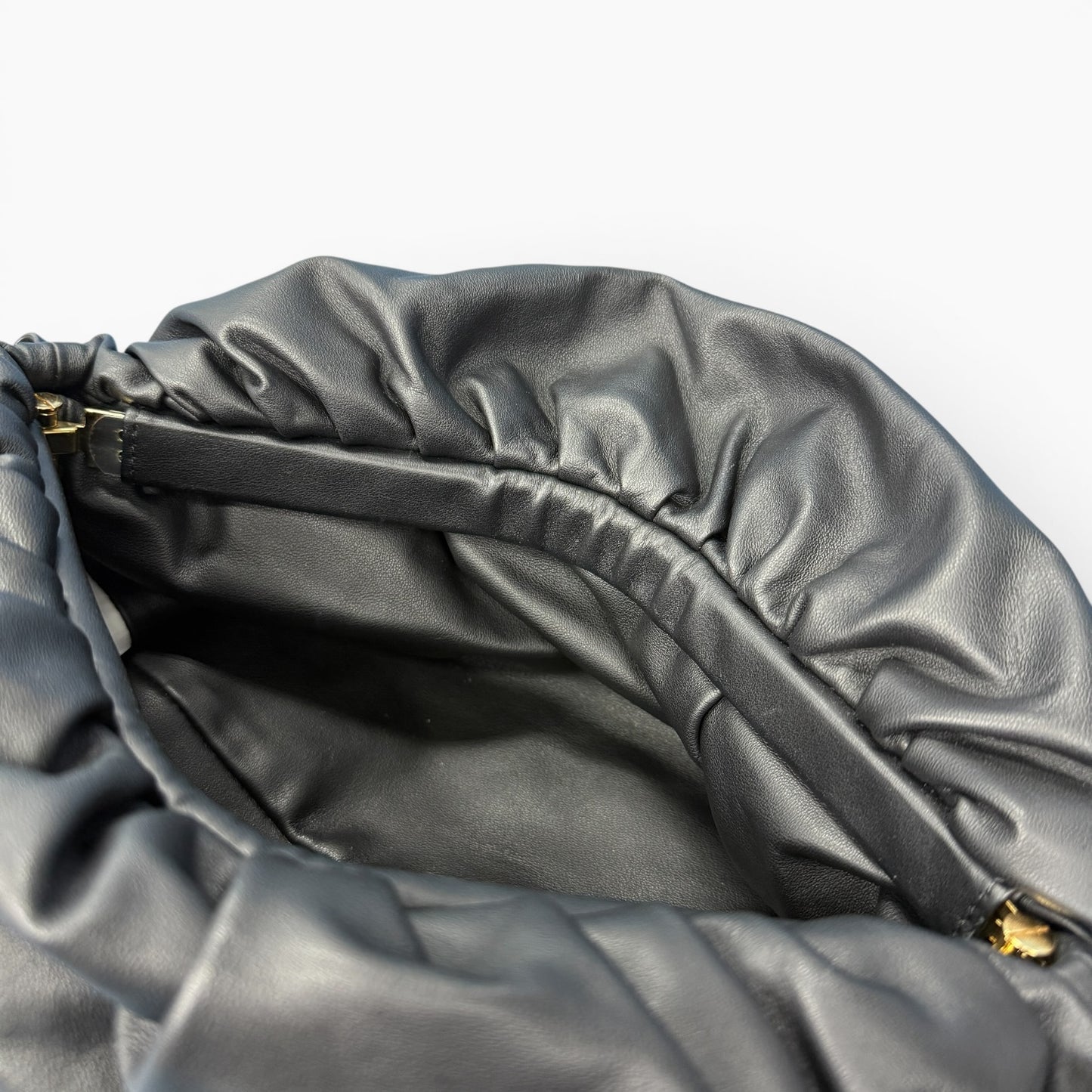 【BOTTEGA VENETA】ボッテガヴェネタ "THE CHAIN POUCH" レザー ショルダーバッグ