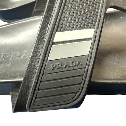 【PRADA】プラダ "2Y3013 ラバーロゴ" レザートングサンダル