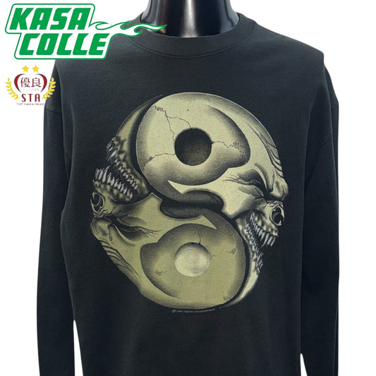 Skull Art 90's Vintage Long Sleeve T-Shirt